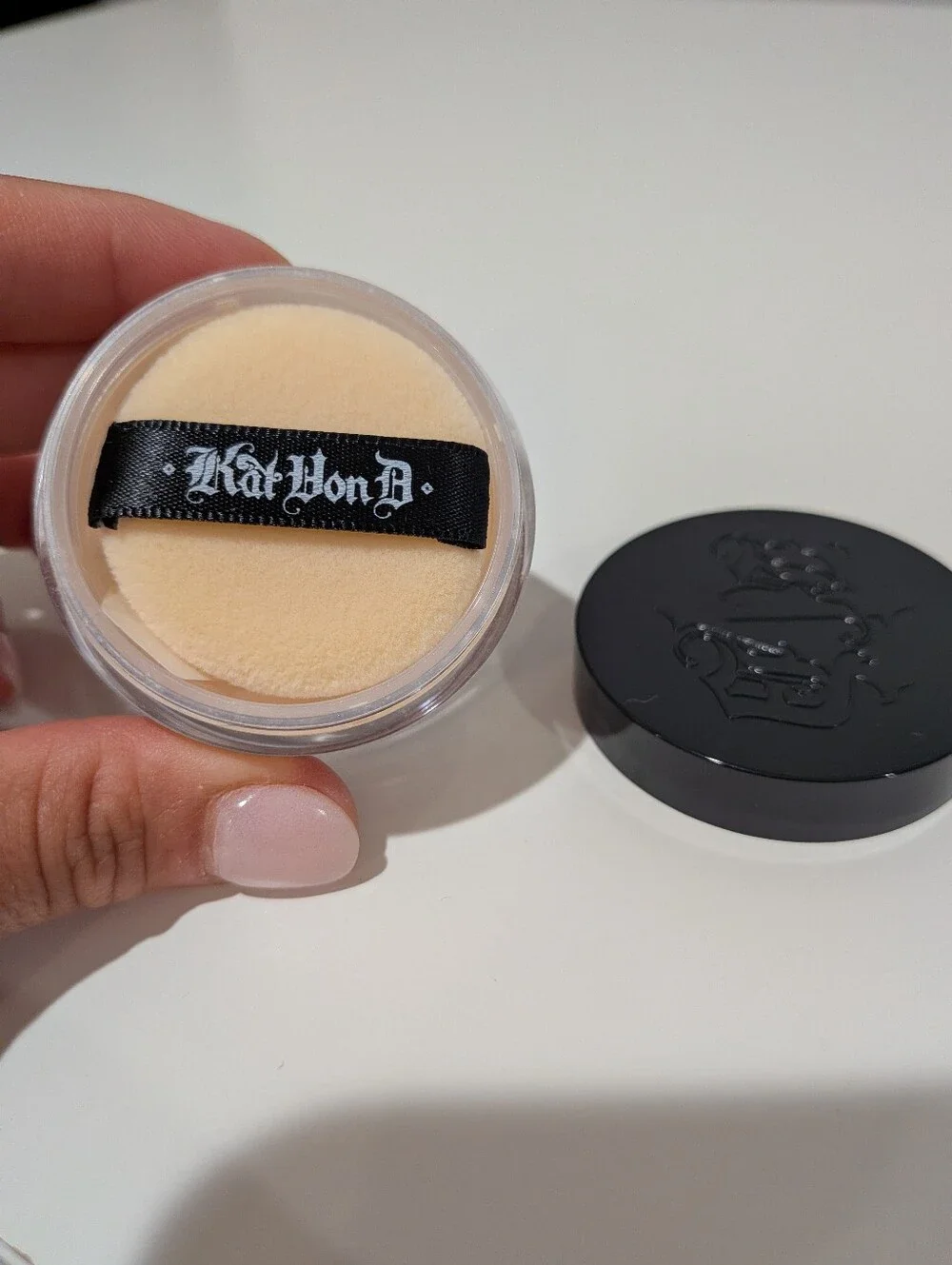 Kat Von D Lock-It Setting Powder Translucent 5.4g W/ Puff